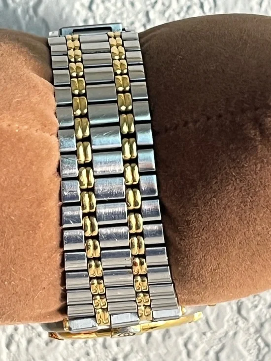 Gucci 9000M men's wristwatch dual tone gold dial. - Picture 5 of 12